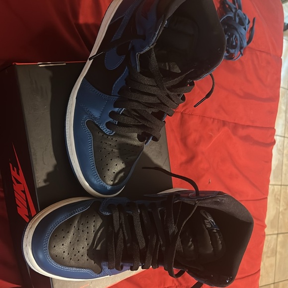 91/2men Jordan 1 royal blues wore a few times like new - Picture 3 of 5